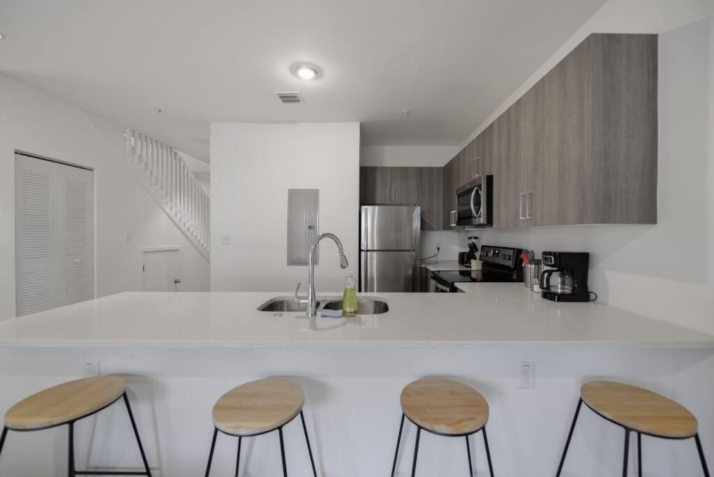 Amazing Townhouse 15 Minutes From The
