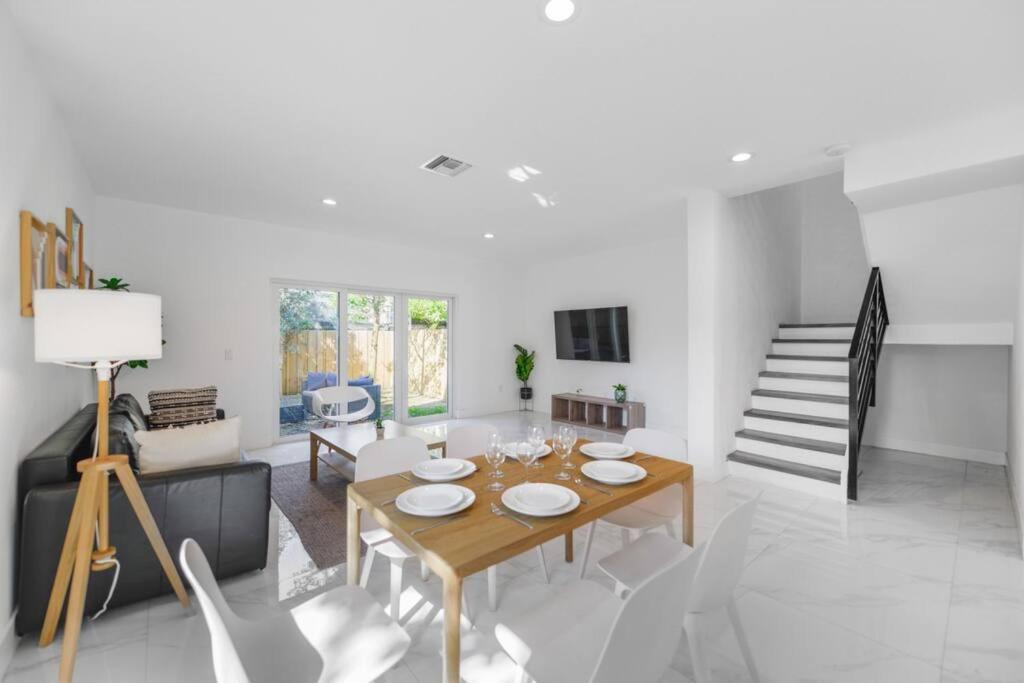 Wonderful 3 Bedrooms House, Spacious&bright Ferienhaus