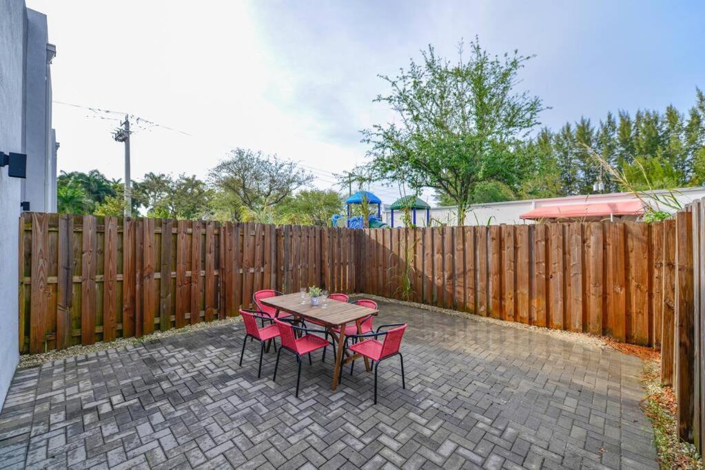 Holiday home Amazing Townhouse 15 Minutes From The *