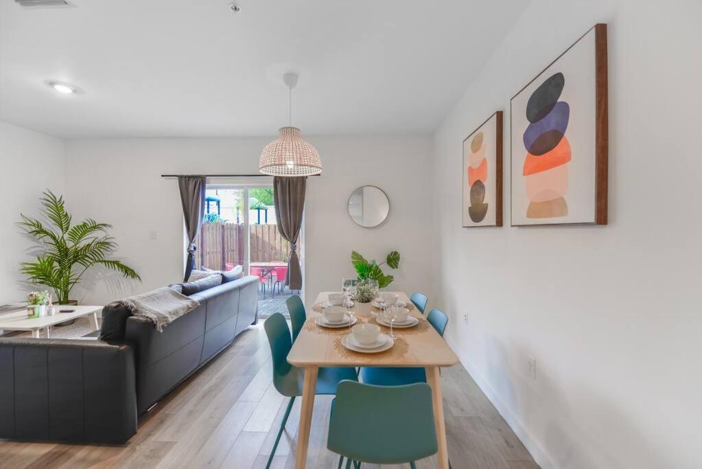 Holiday home Amazing Townhouse 15 Minutes From The *