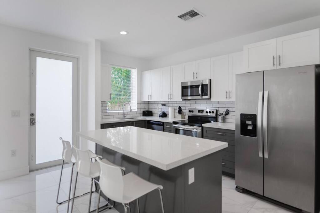 Spectacular 3 Bedrooms House, Spacious And Bright Miami