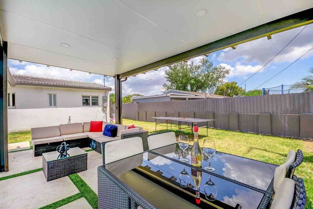 Vakantiehuis Cozy Paradise, With Heated Pool, Near Airport In L16