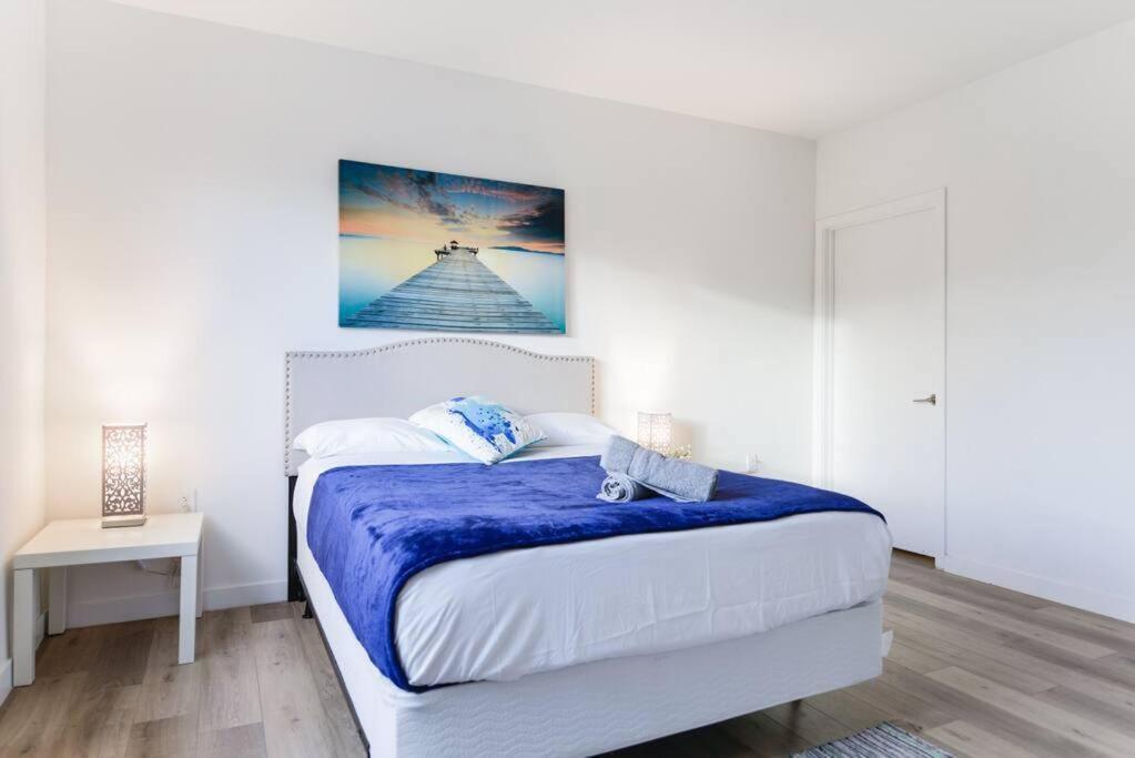 Vakantiehuis Amazing Town House 15 Min From The Beach Wfree Parking