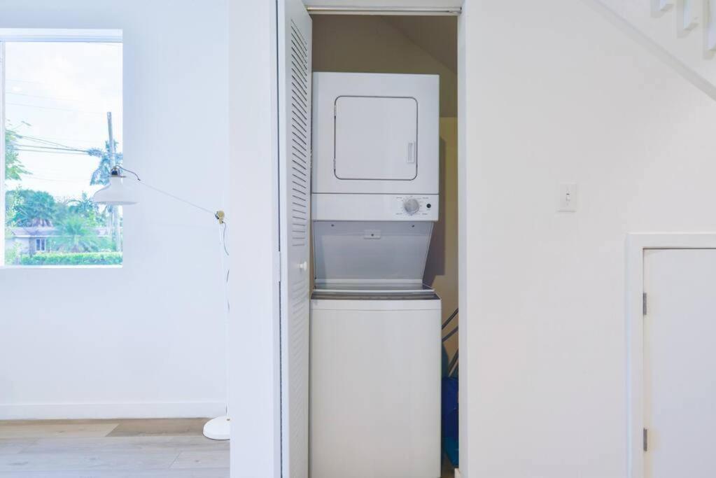 Amazing Town House 15 Min From The Beach Wfree Parking *