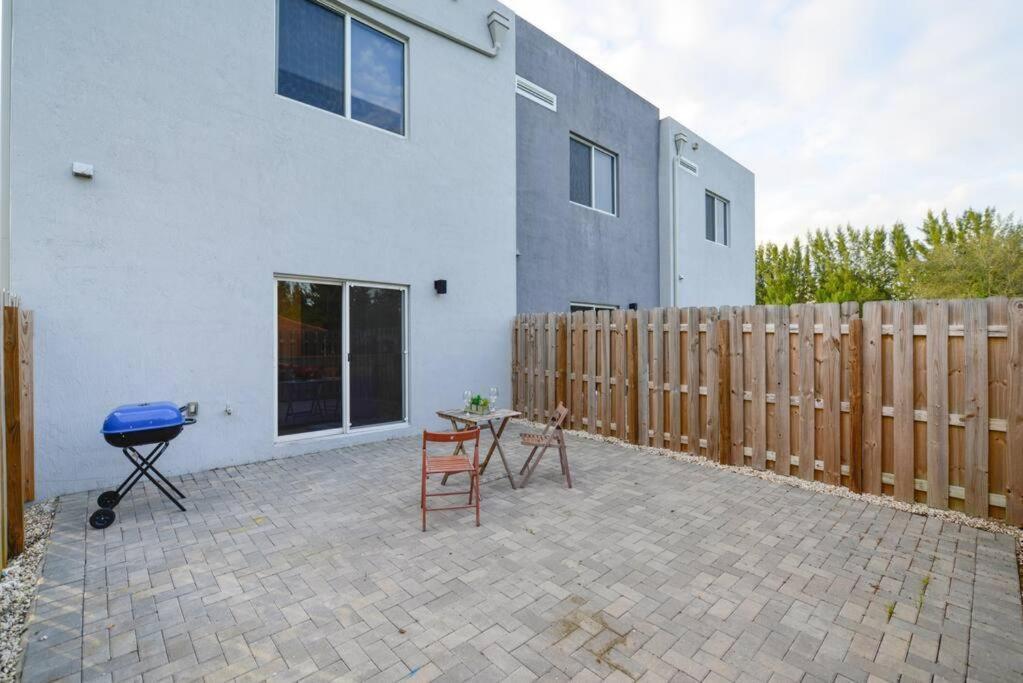 Amazing Town House 15 Min From The Beach Wfree Parking * Miami