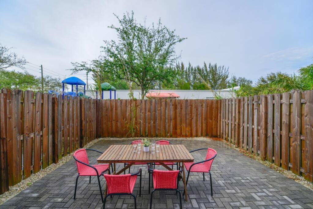 Amazing Townhouse 15 Minutes From The *