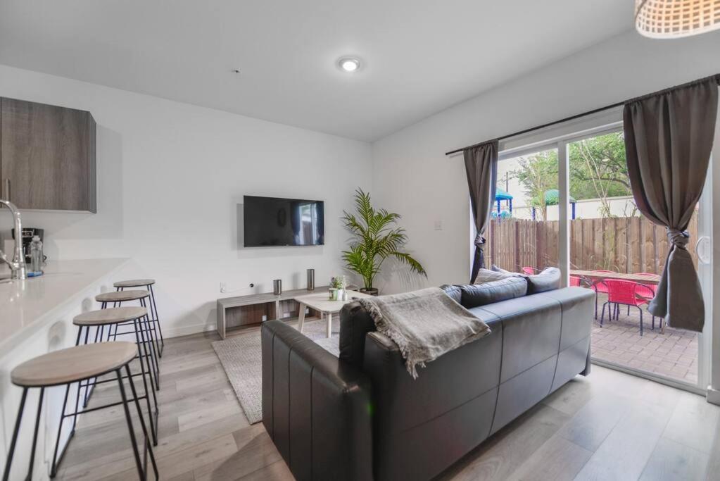 Amazing Townhouse 15 Minutes From The *