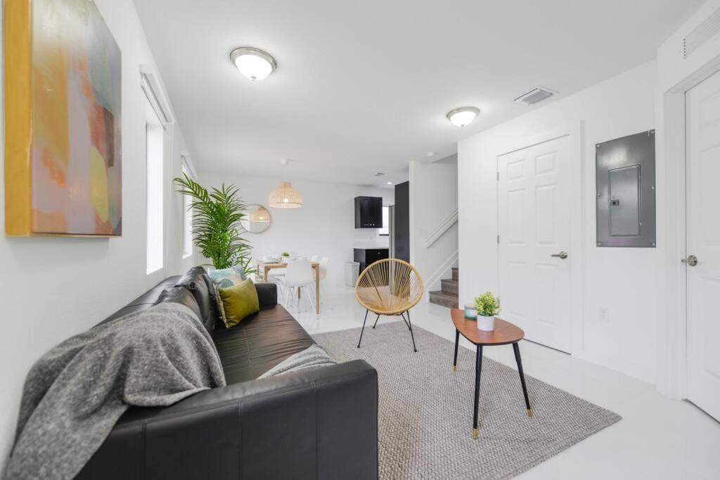 Brand New Duplex 3 Bedroom 2,5 Bathrooms With Parking