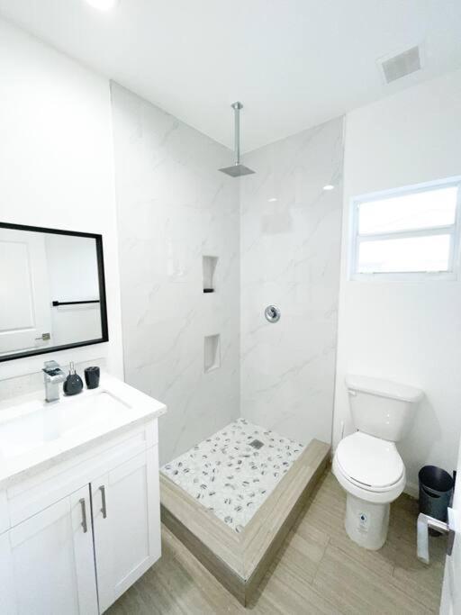 Newly Remodeled Close To Shore & Wynwood Vakantiehuis
