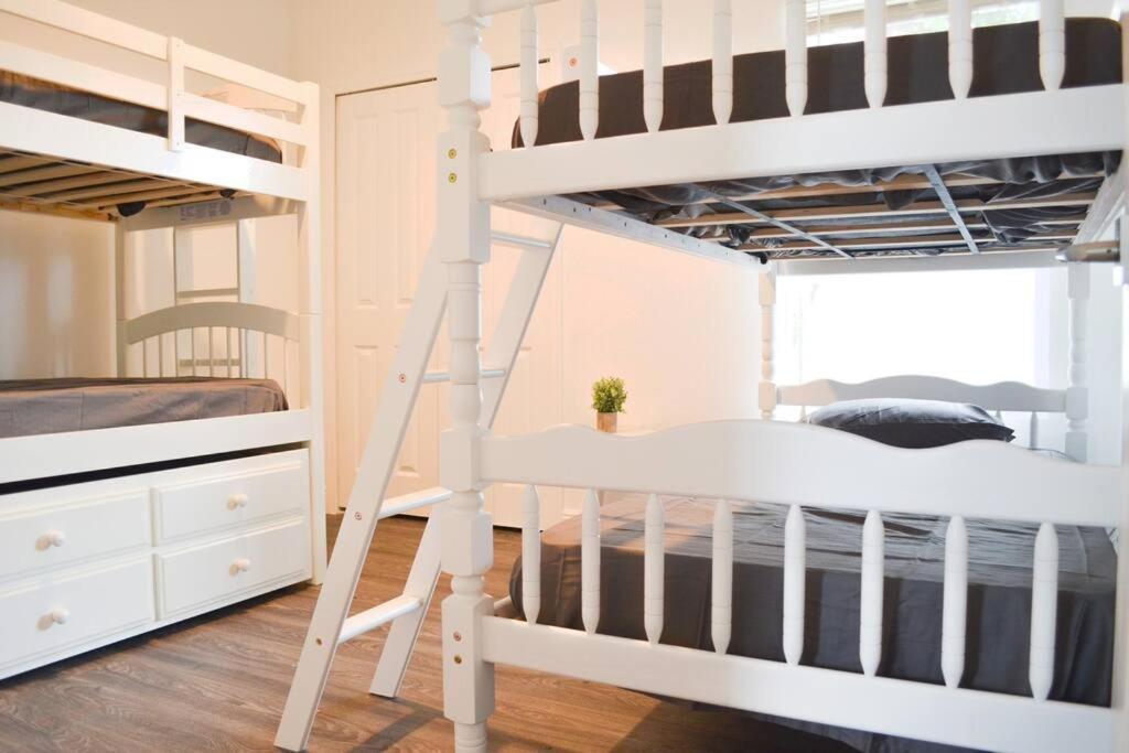 Newly Remodeled Close To Shore & Wynwood Holiday home Miami