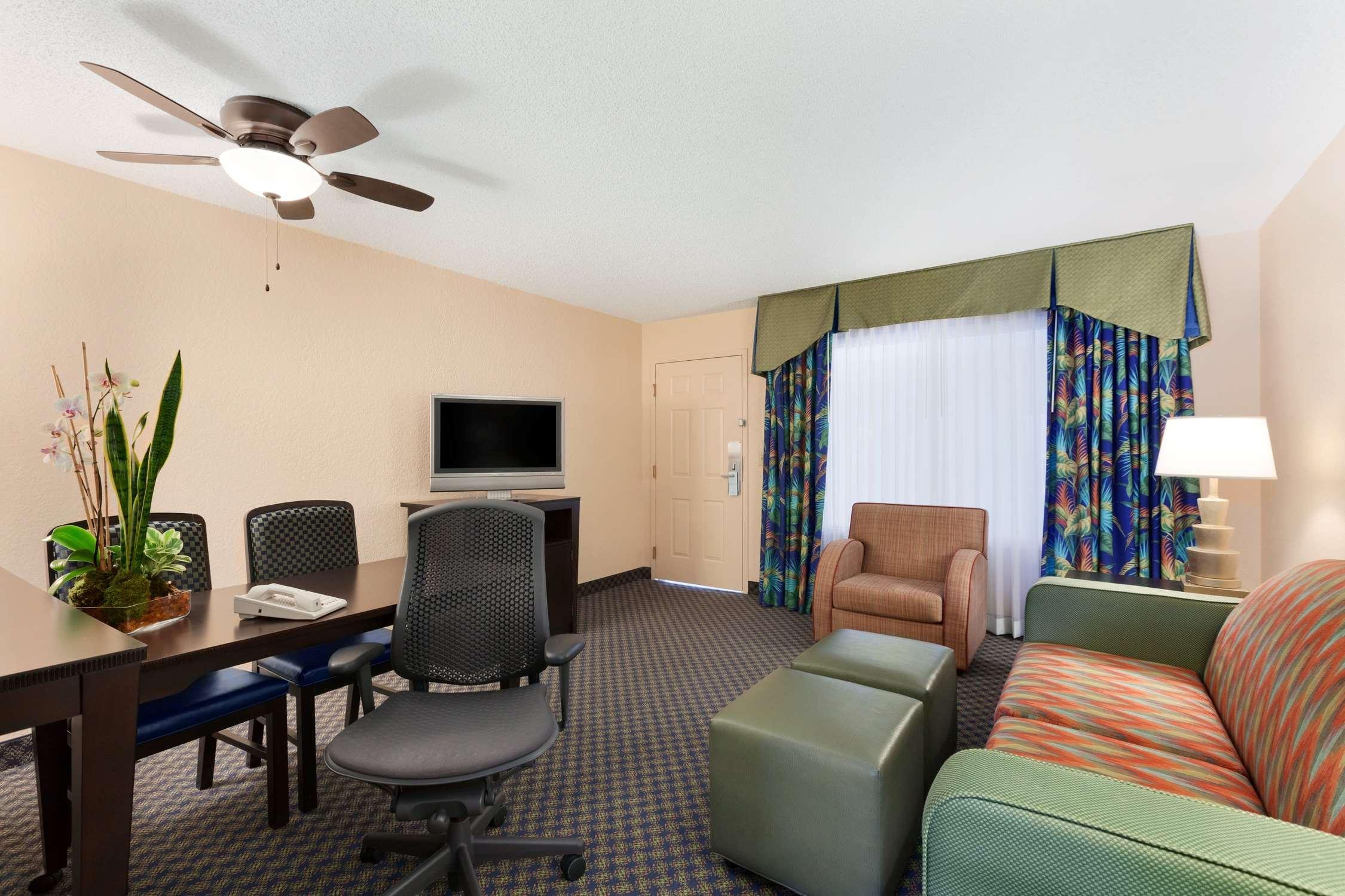 Hotel Embassy By Hilton International Airport
