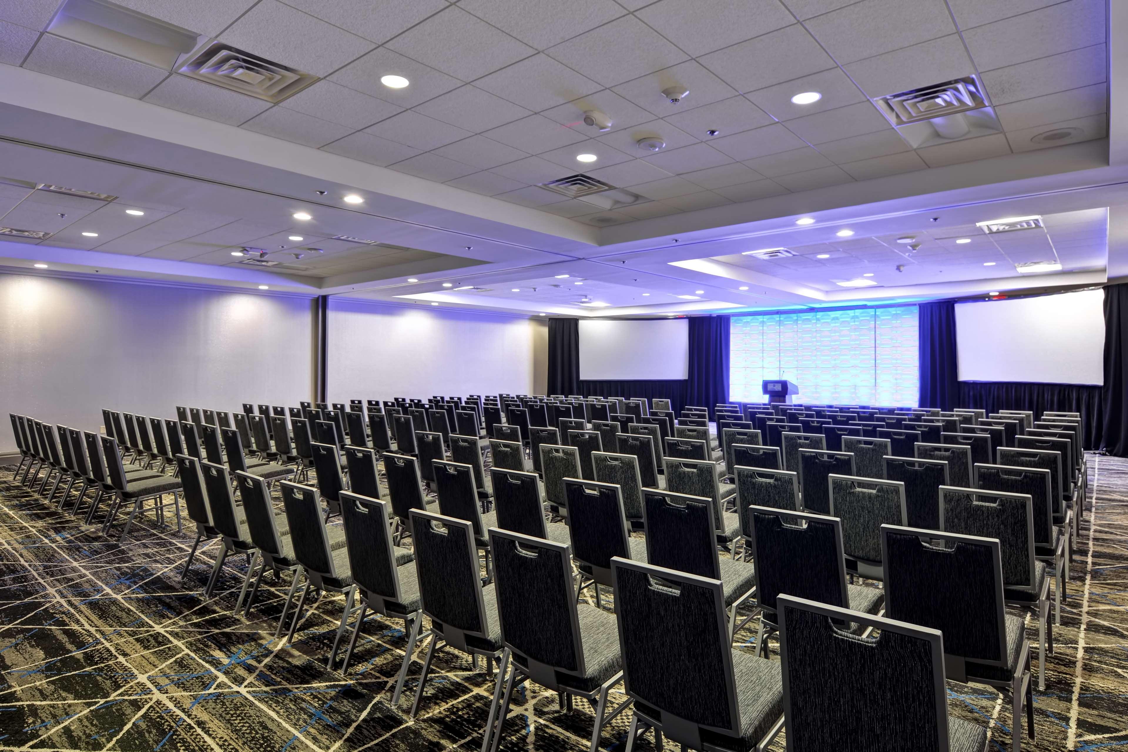 Hotel Embassy By Hilton International Airport