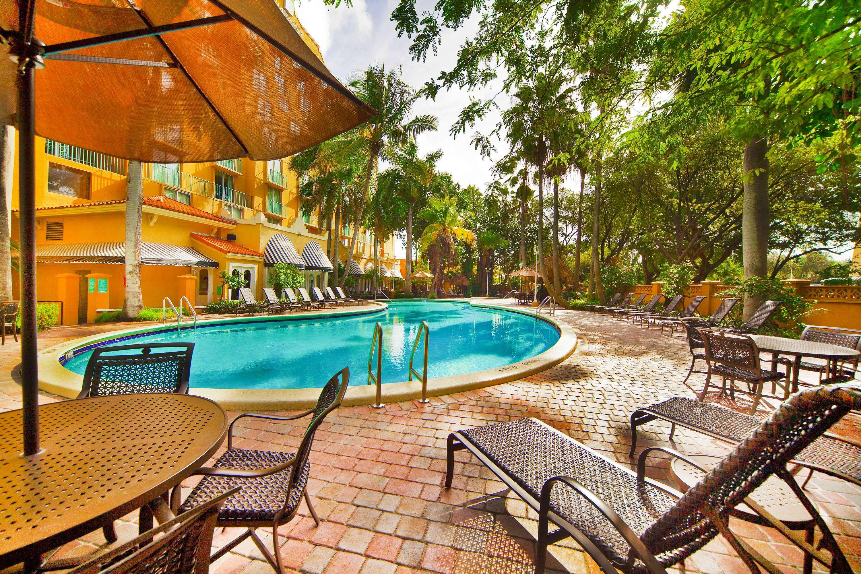 Hotel Embassy By Hilton International Airport 4*