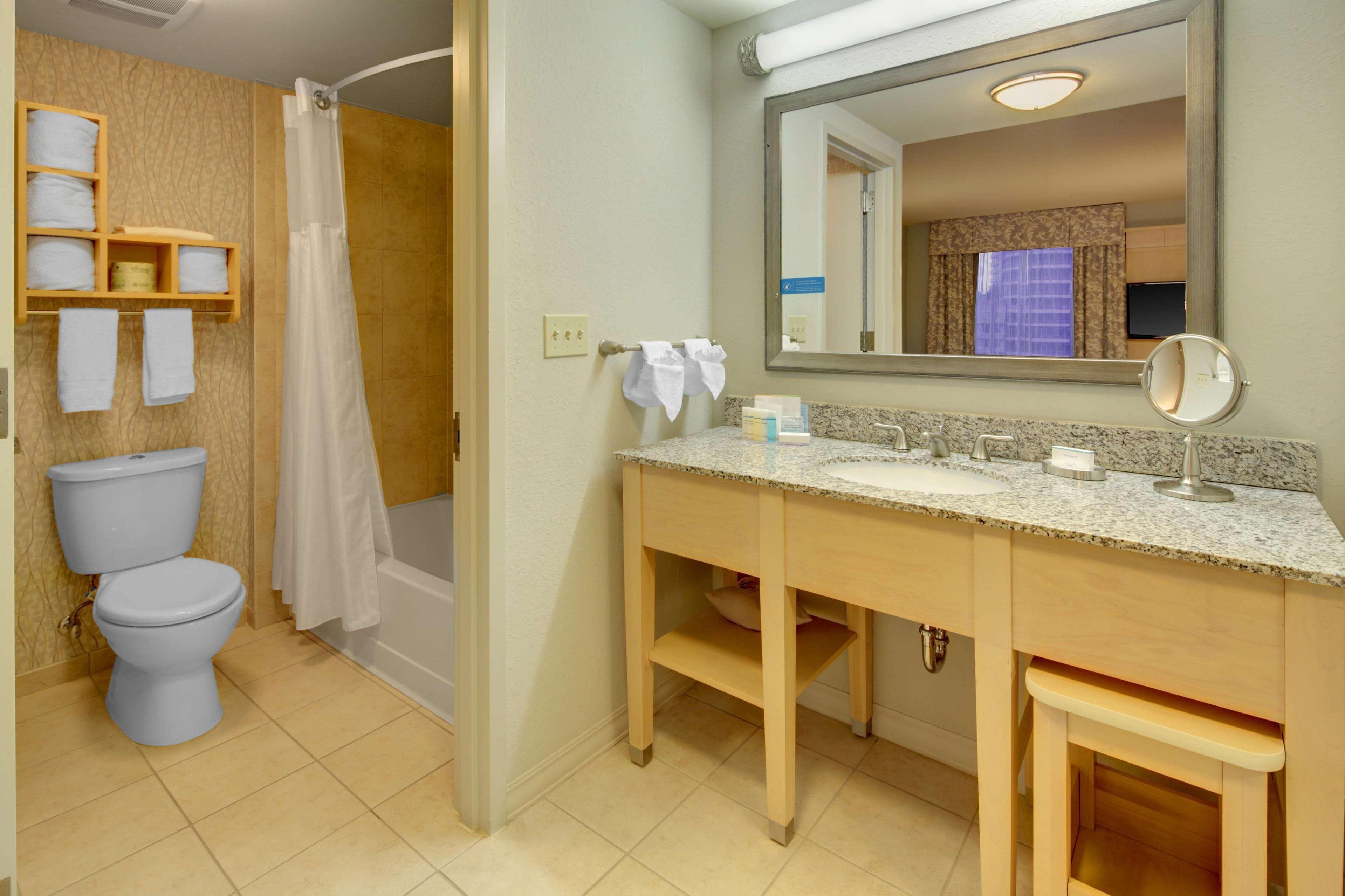 Hampton & By Hilton Downtown/brickell Hotel