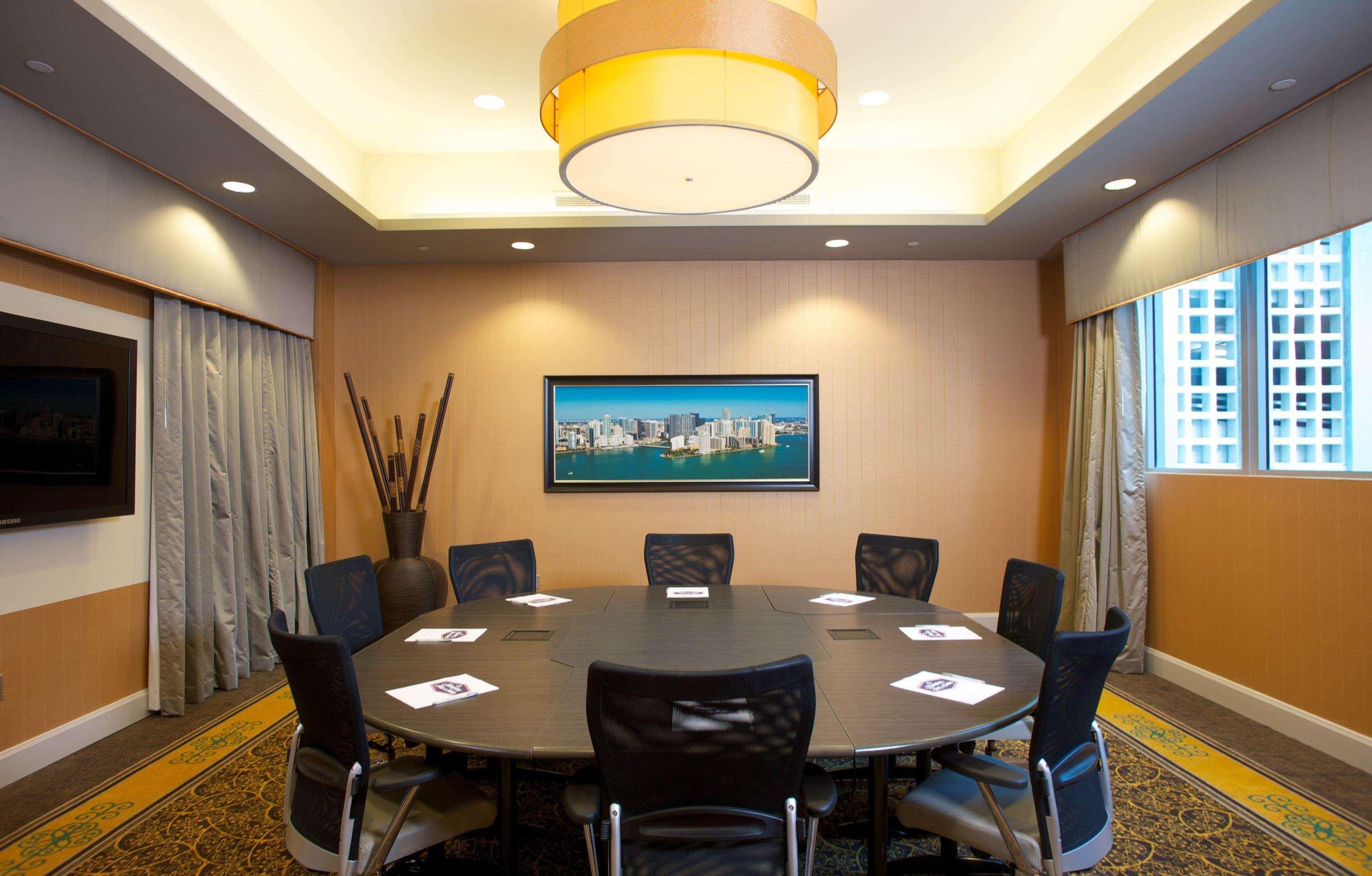 Hampton & By Hilton Downtown/brickell 3*