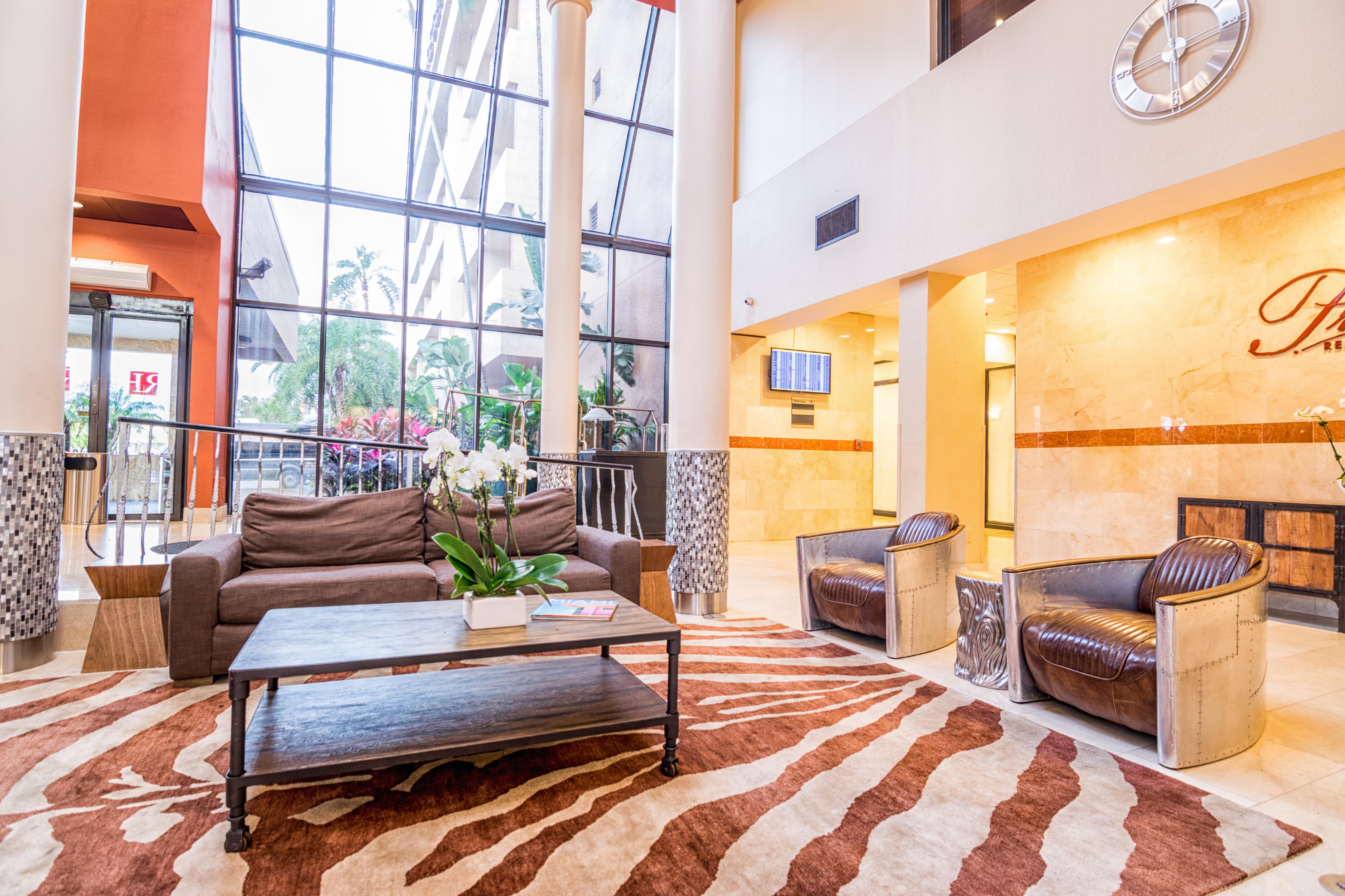 Regency Airport 3*