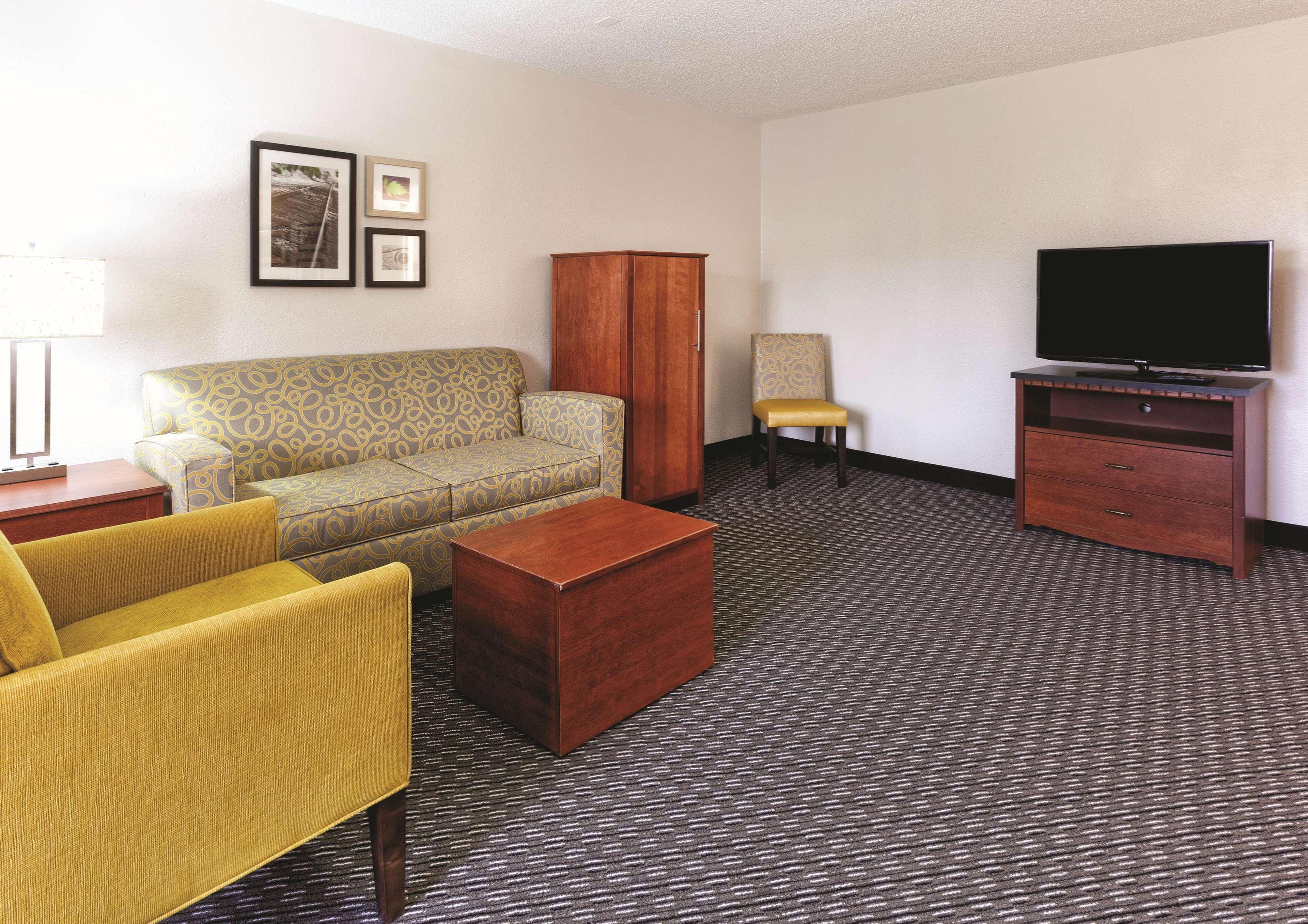 La Quinta By Wyndham Airport East Hotel