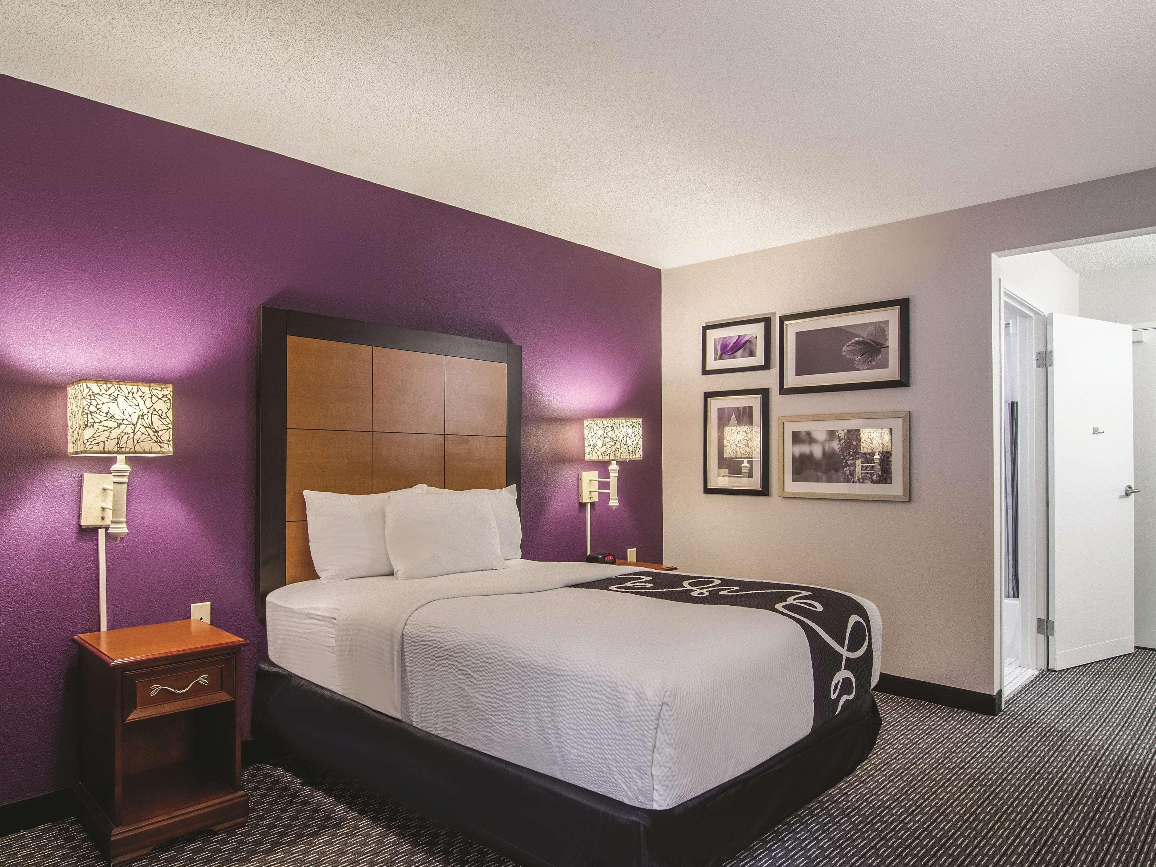 Hotel La Quinta By Wyndham Airport East 3*