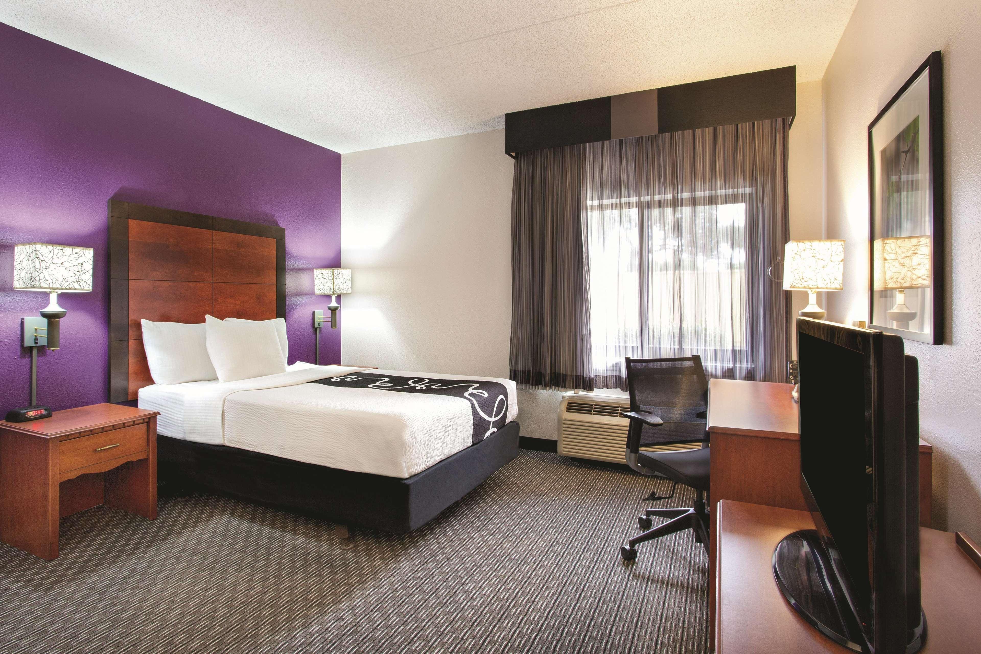 La Quinta By Wyndham Airport East Hotel
