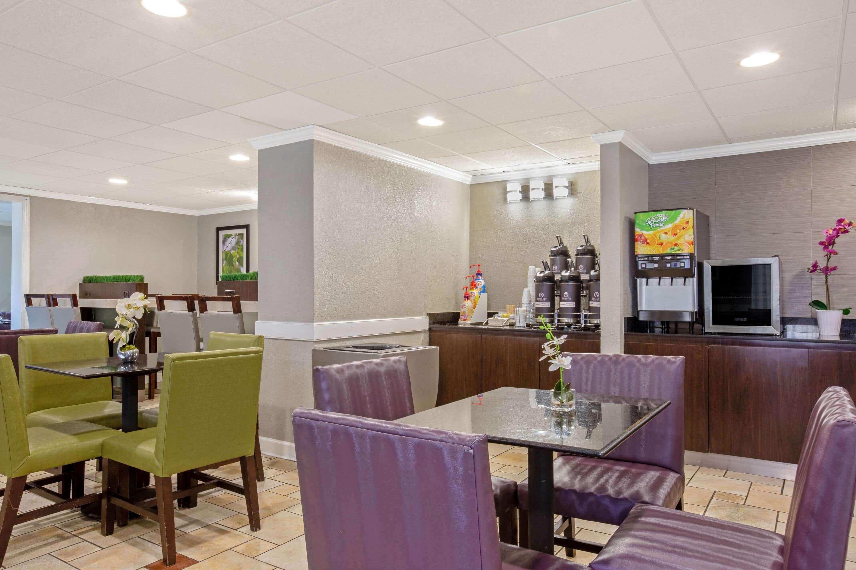 Hotel La Quinta By Wyndham Airport East 3*