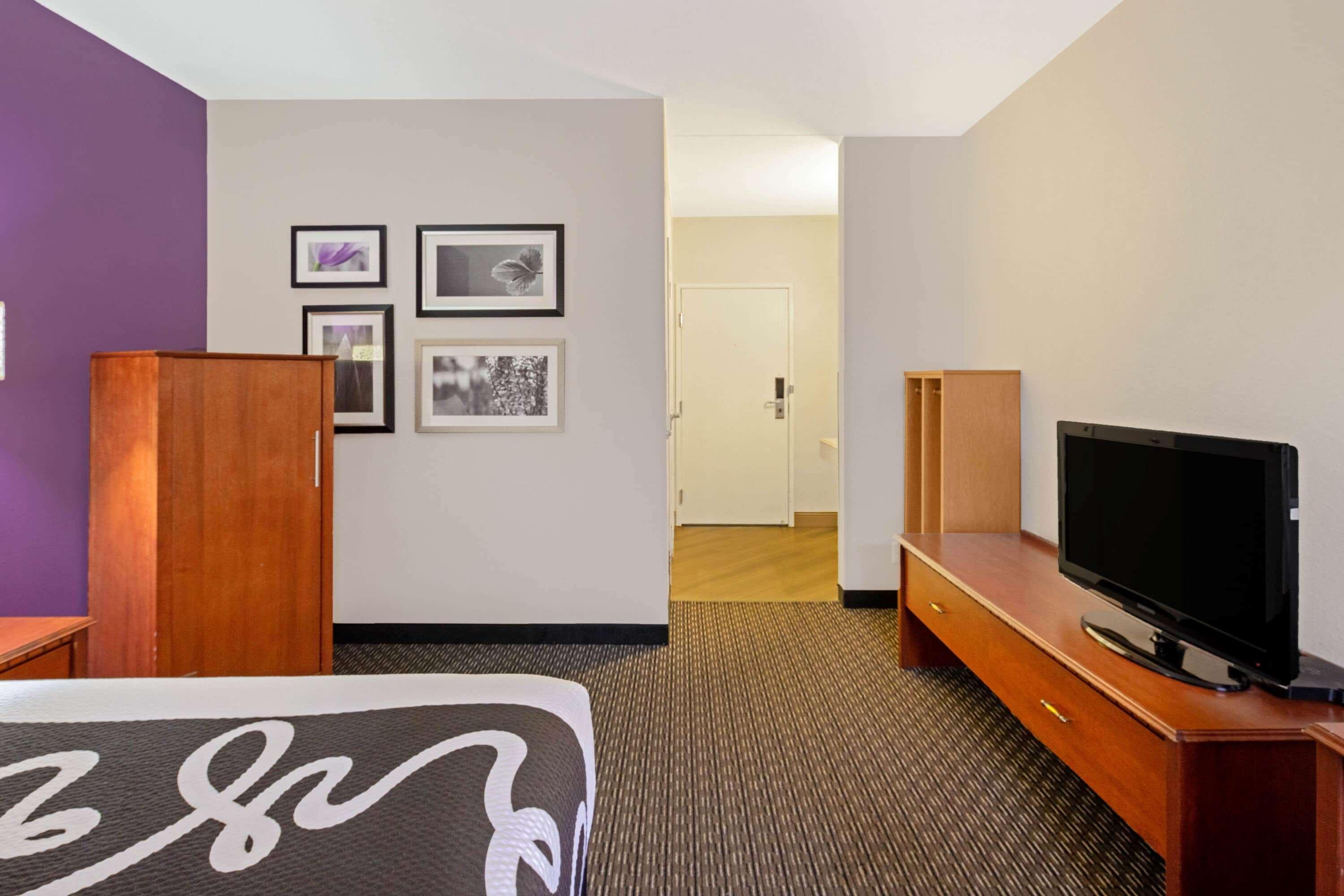 Hotel La Quinta By Wyndham Airport East 3*