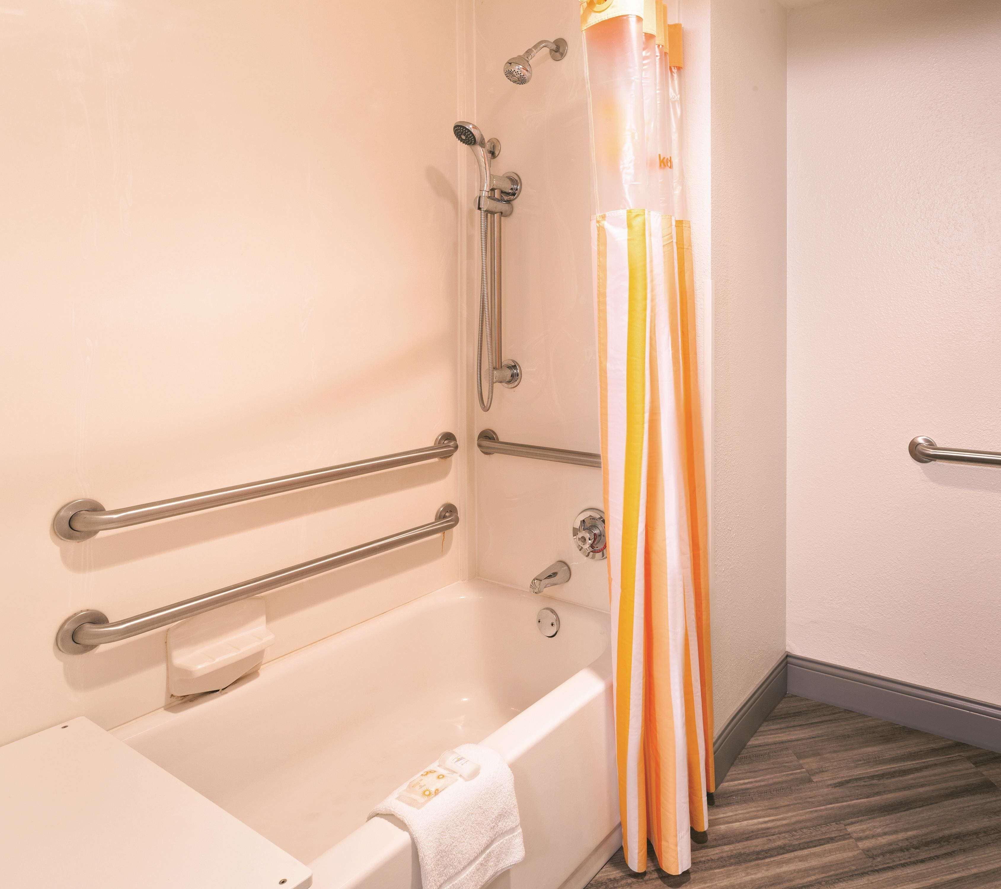 Hotel La Quinta By Wyndham Airport East 3*