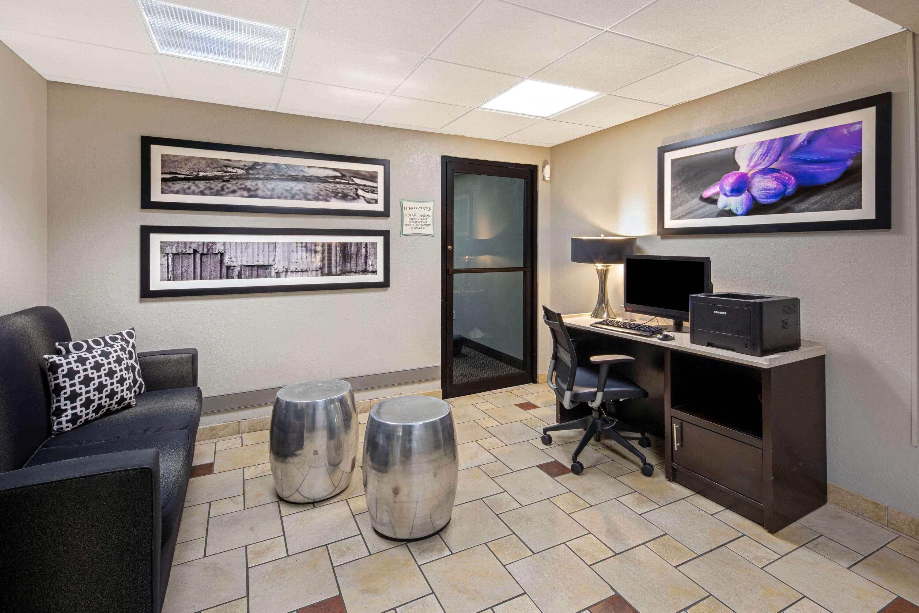 Hotel La Quinta By Wyndham Airport East 3*