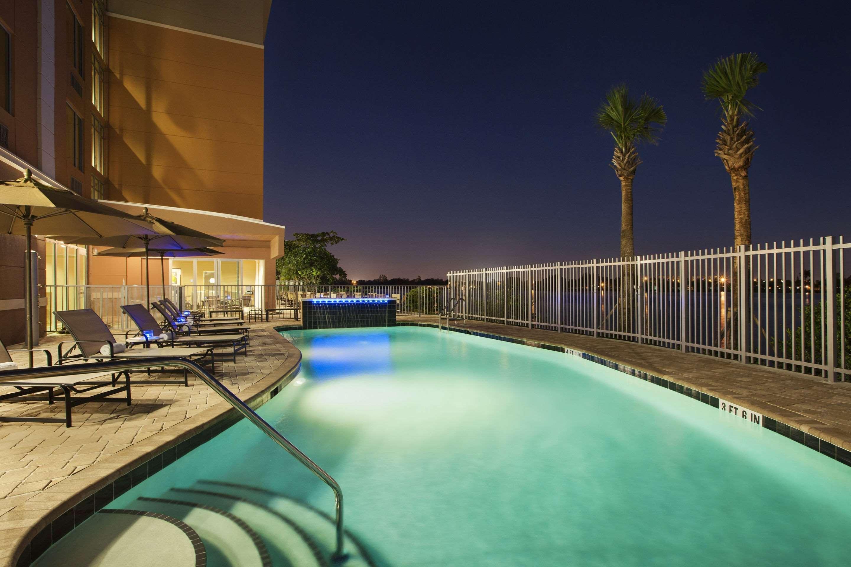 Hotel Express Airport-blue Lagoon Area By Ihg 4*