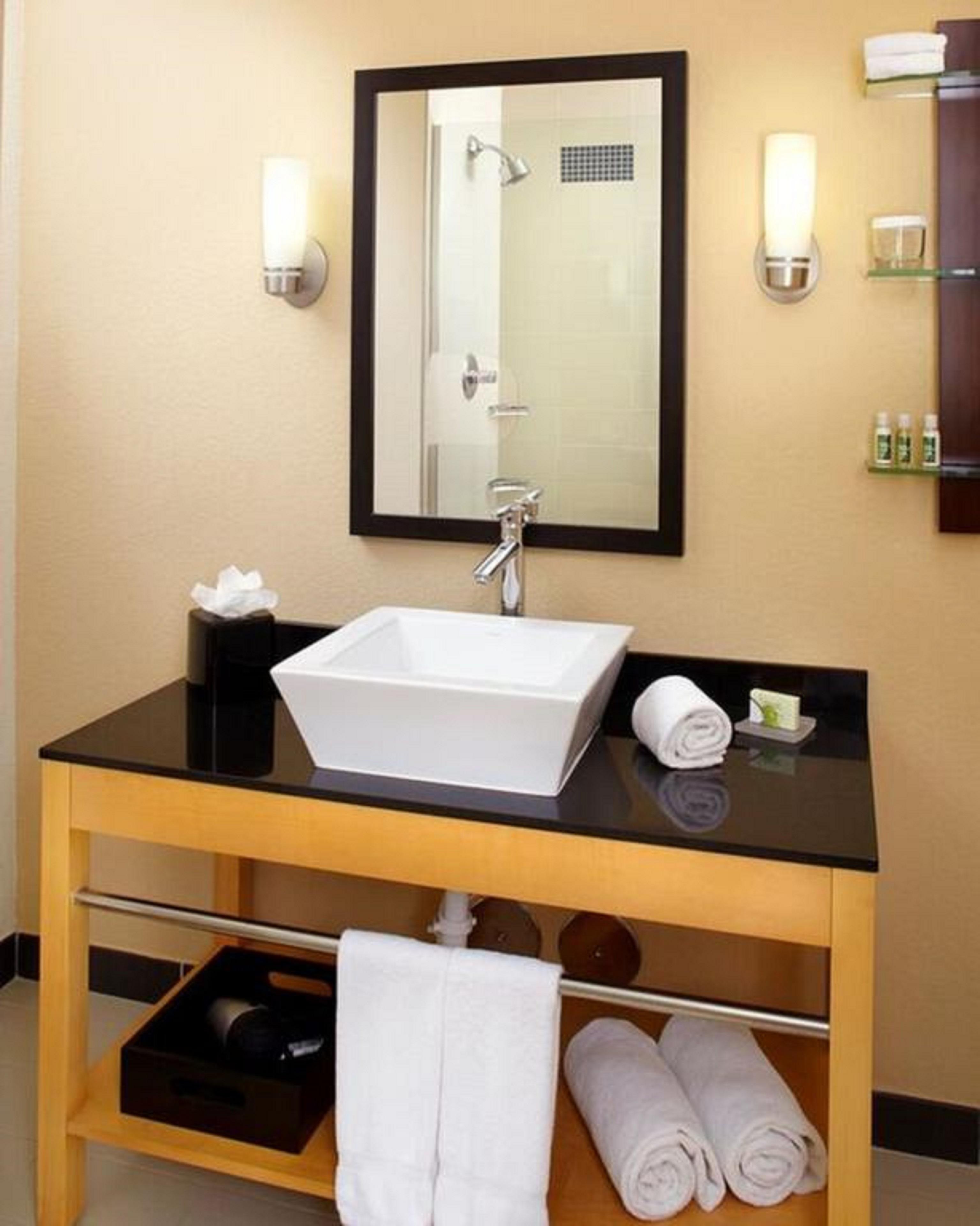Express Airport-blue Lagoon Area By Ihg Hotel 4*