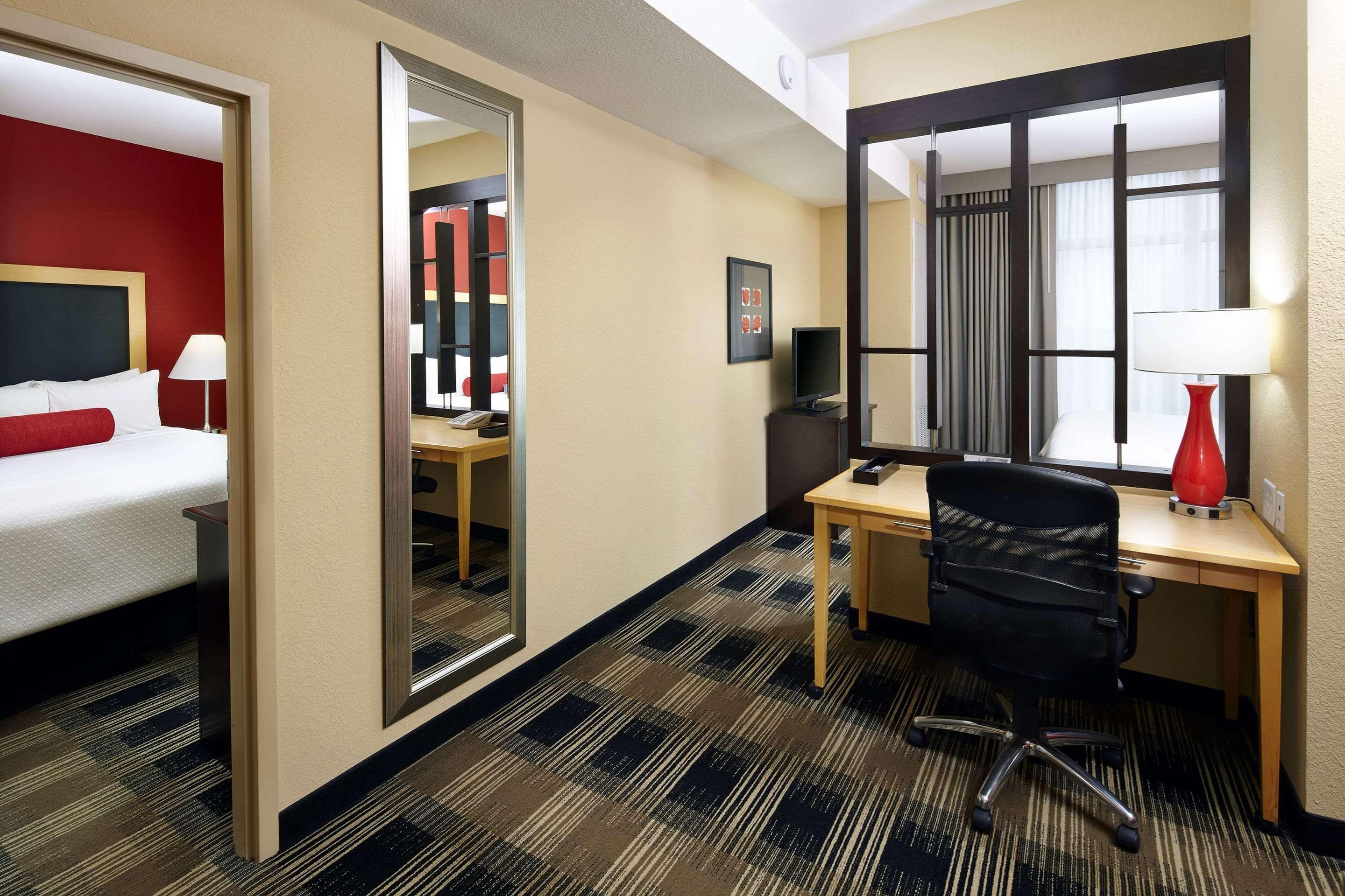 Express Airport-blue Lagoon Area By Ihg Hotel Miami