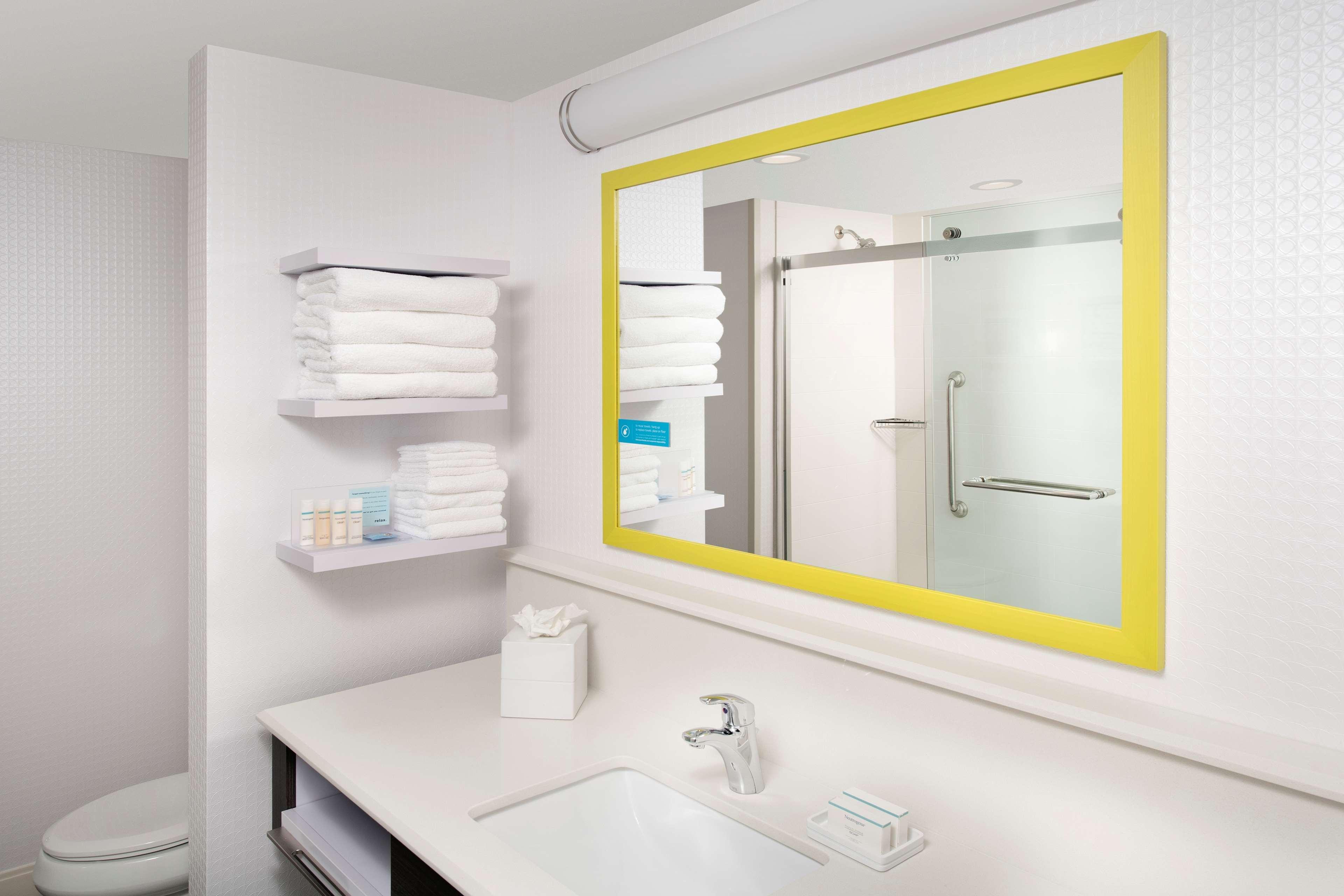 Hampton Airport East Hotel 3*