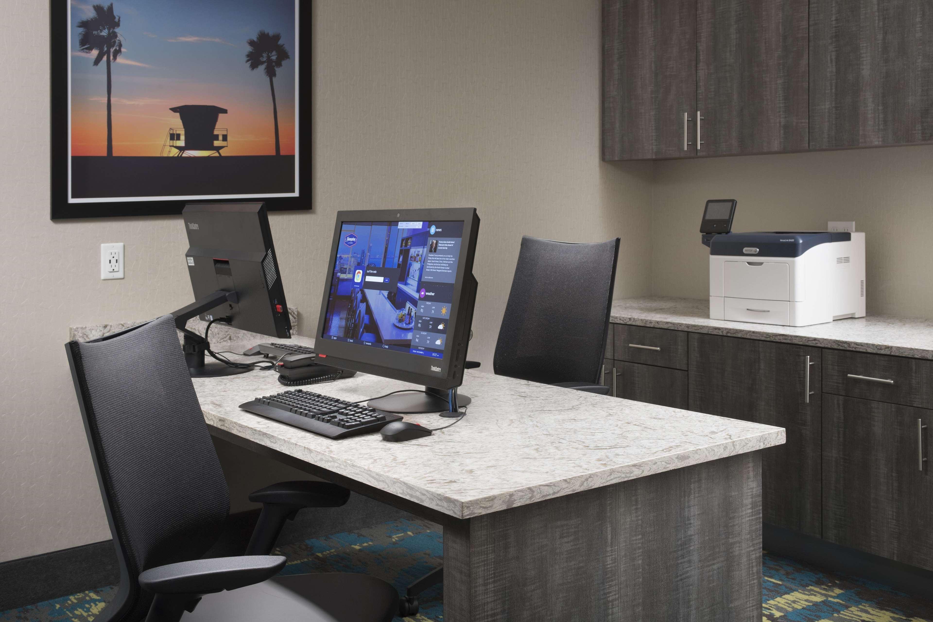 Hotel Hampton Airport East 3*