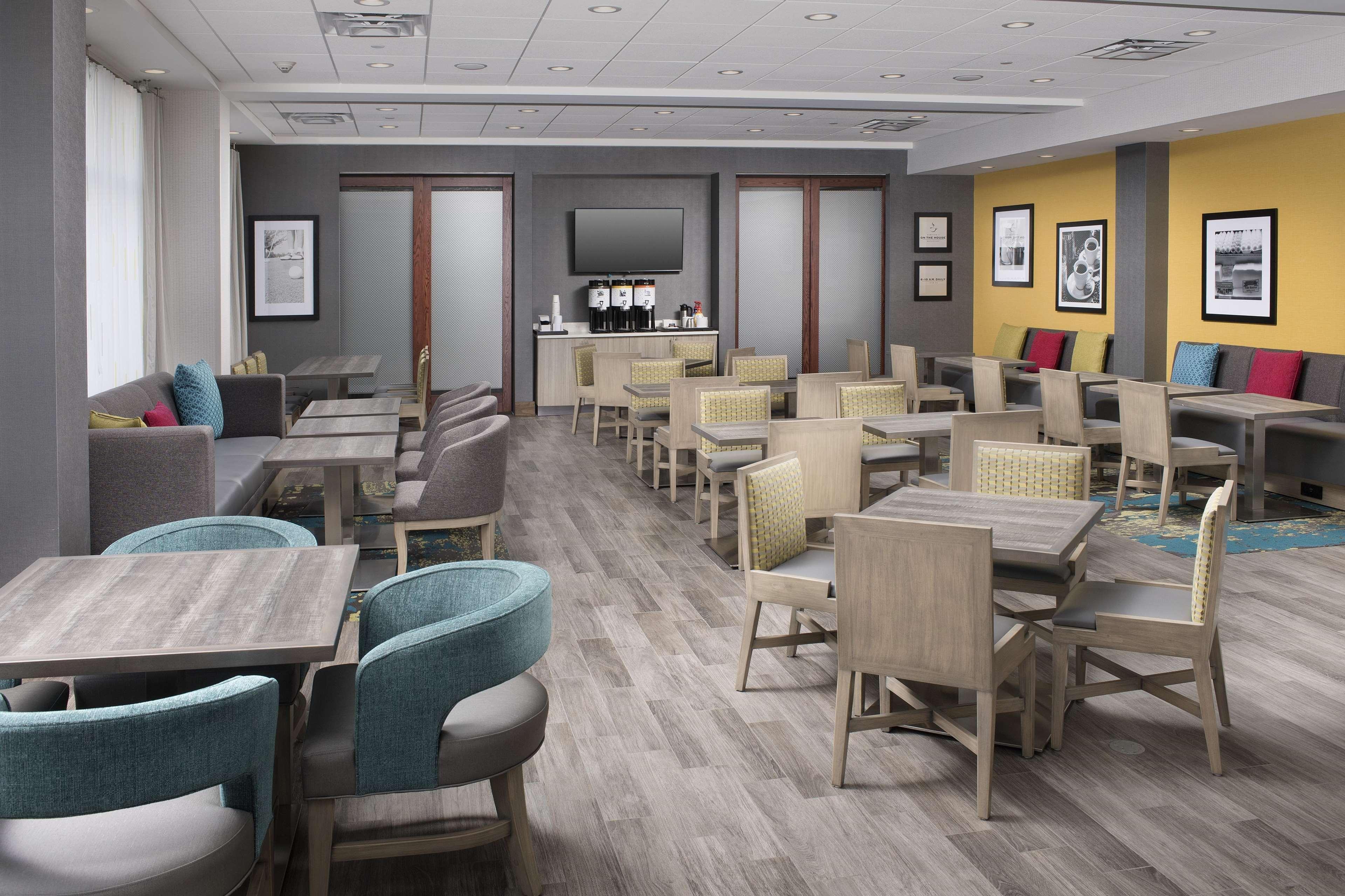 Hampton Airport East Hotel 3*