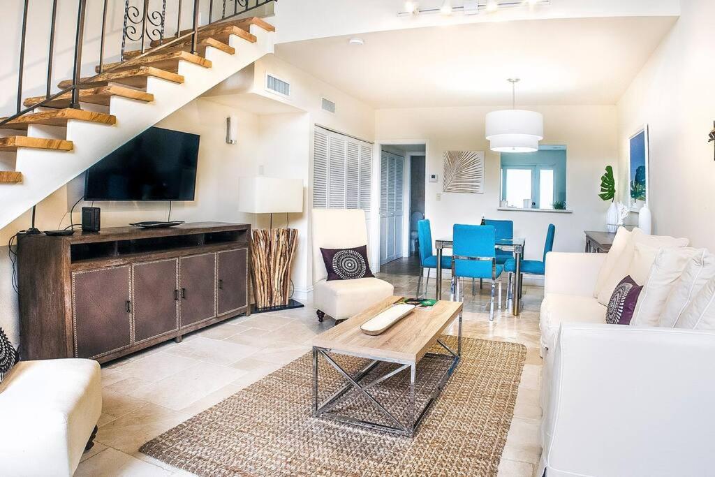 At St. Place “h”, Luxury, Pet Friendly Villa
