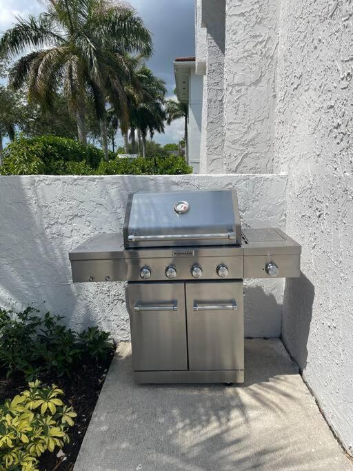Villa At St. Place “h”, Luxury, Pet Friendly Miami