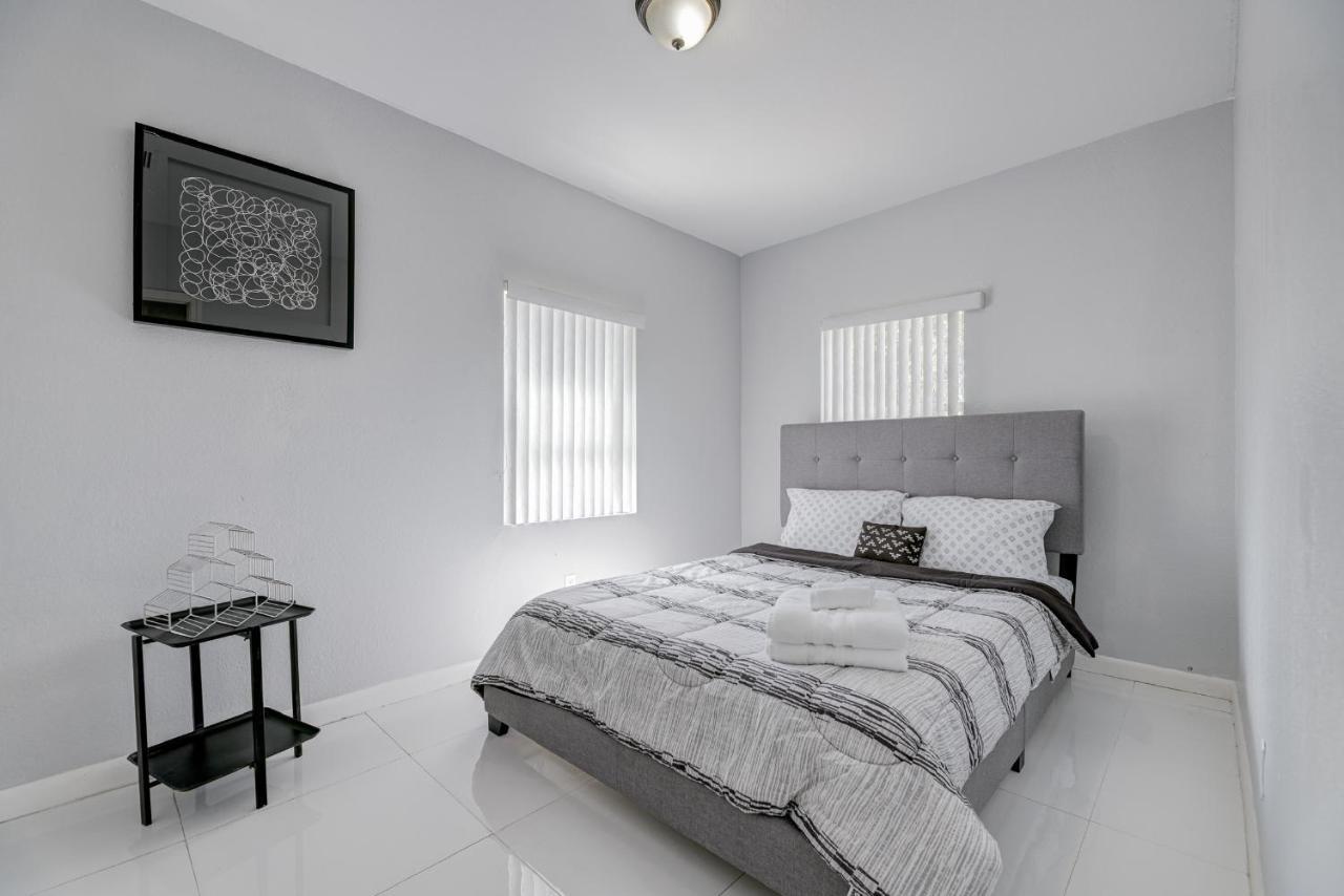 Apartment Deco Drive • Near Hard Rock Stadium • South • Wynwood