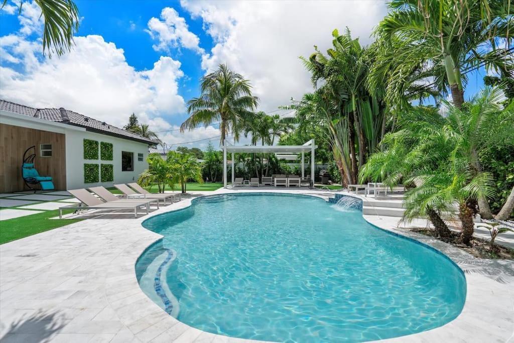 Vakantiehuis Villalee-jungle Palm Island White Marble Pool Area Miami