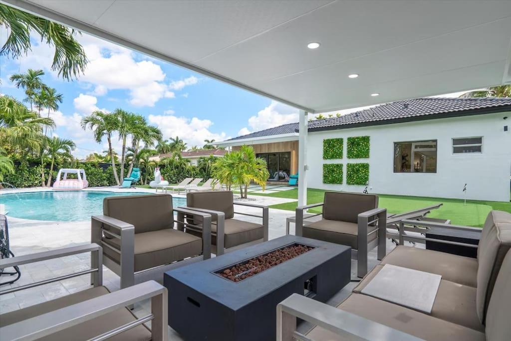 Villalee-jungle Palm Island White Marble Pool Area Vakantiehuis *