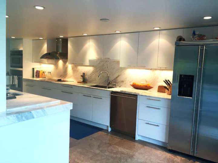 Naomi - Luxury Design New Miami