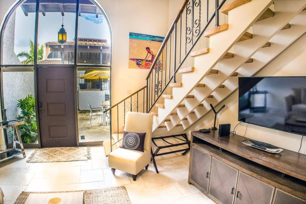 At St. Place “h”, Luxury, Pet Friendly Villa *