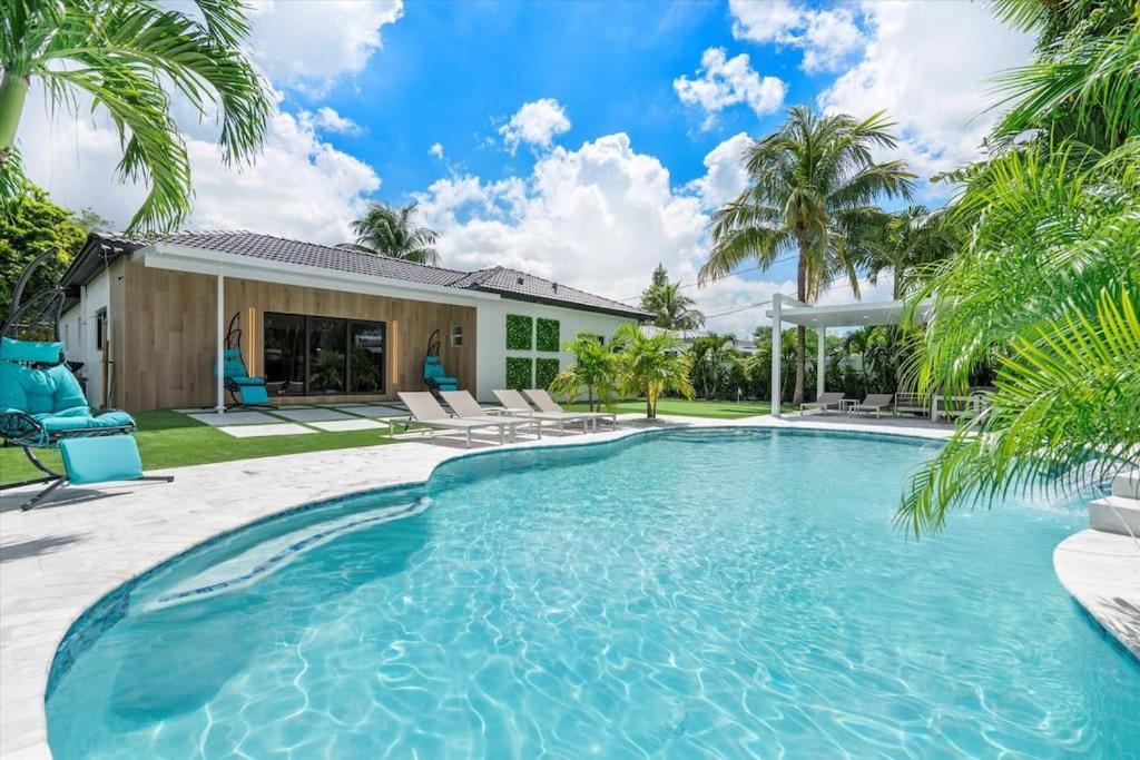 Vakantiehuis Villalee-jungle Palm Island White Marble Pool Area