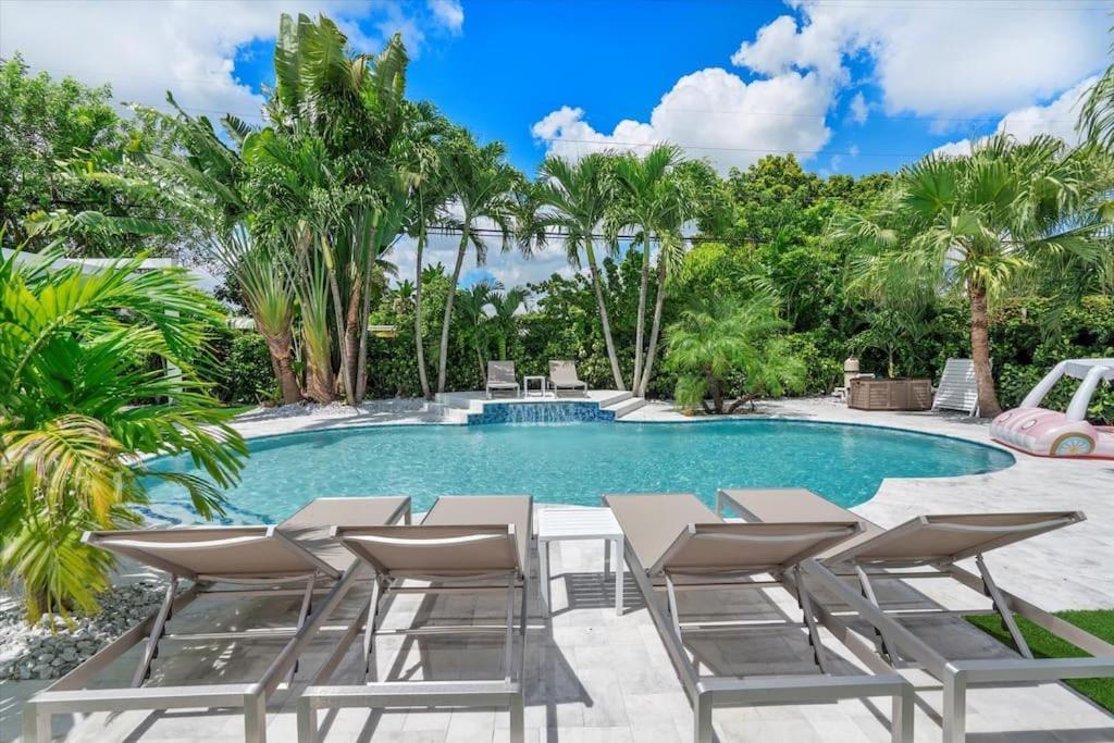 Villalee-jungle Palm Island White Marble Pool Area Vakantiehuis *