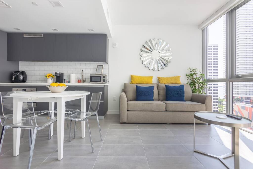 Amazing In Downtown Miami/brickell W/parking Apartment *