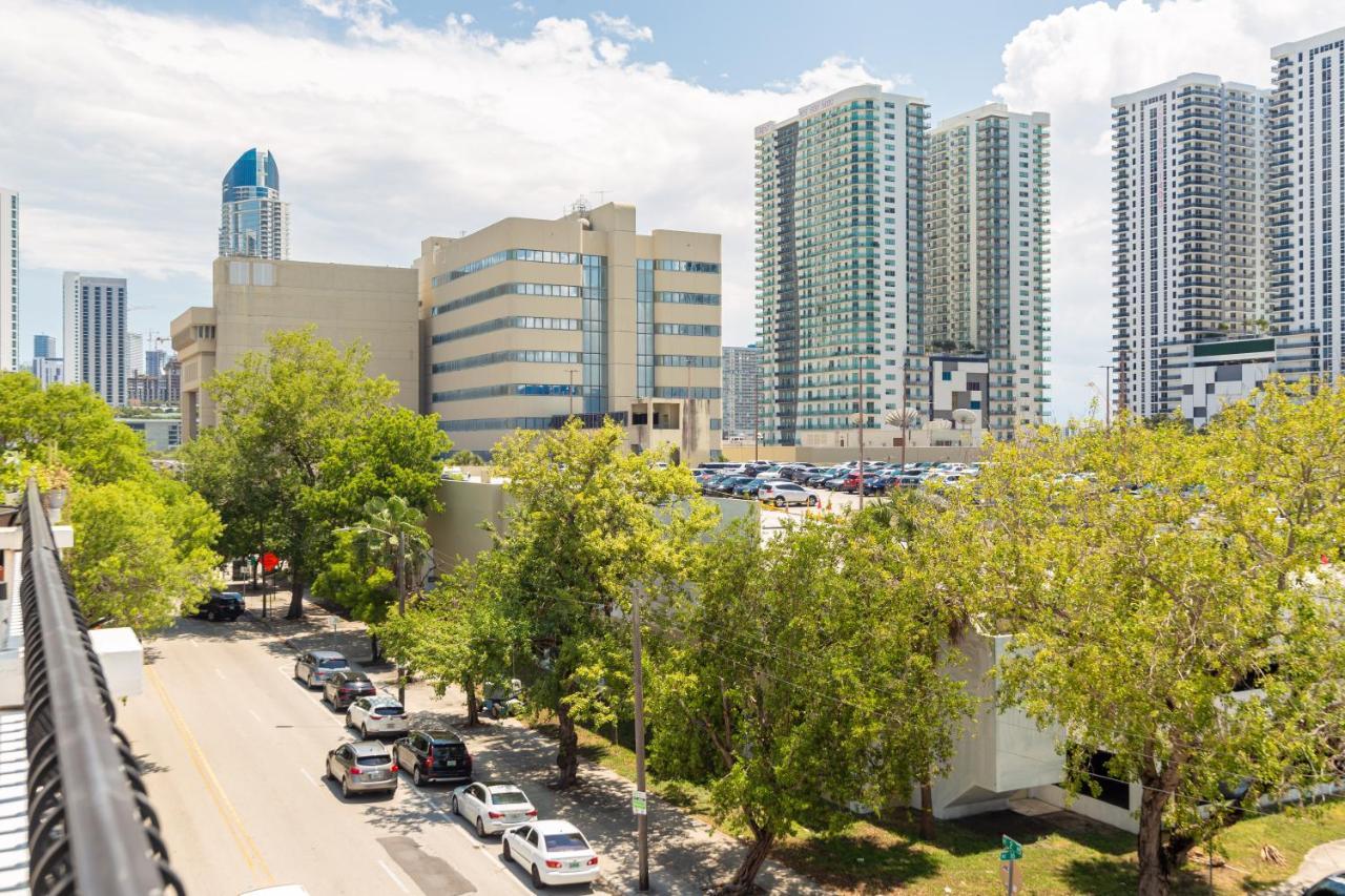 Apartment Downtown With Balcony - 5 Minutes From Wynwood & Port - Art District Near Beach *