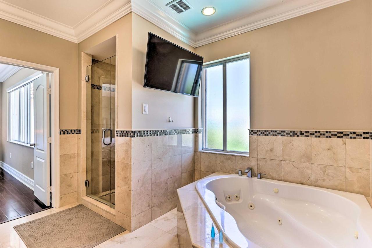 Spacious Retreat With Grill, Pool And Dock! Vakantiehuis Miami