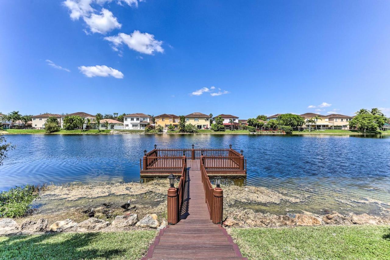 Spacious Retreat With Grill, Pool And Dock! Vakantiehuis
