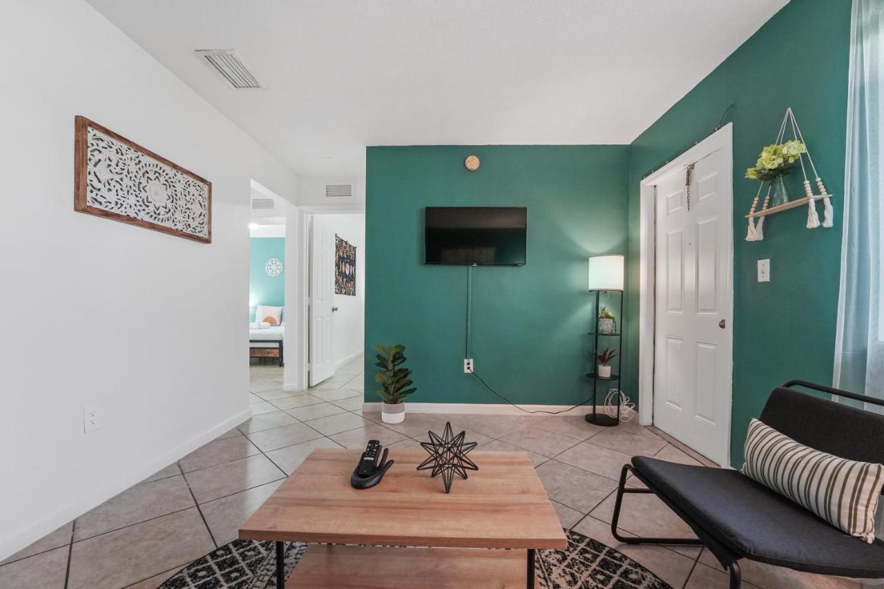 Specious 2 Bedroom Unit In Near Brickell Apartment
