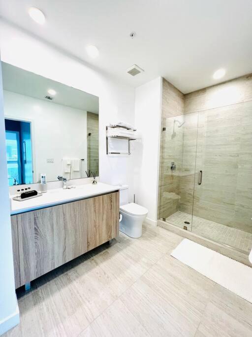 Aparthotel Sleek 2bd 2ba In Design District