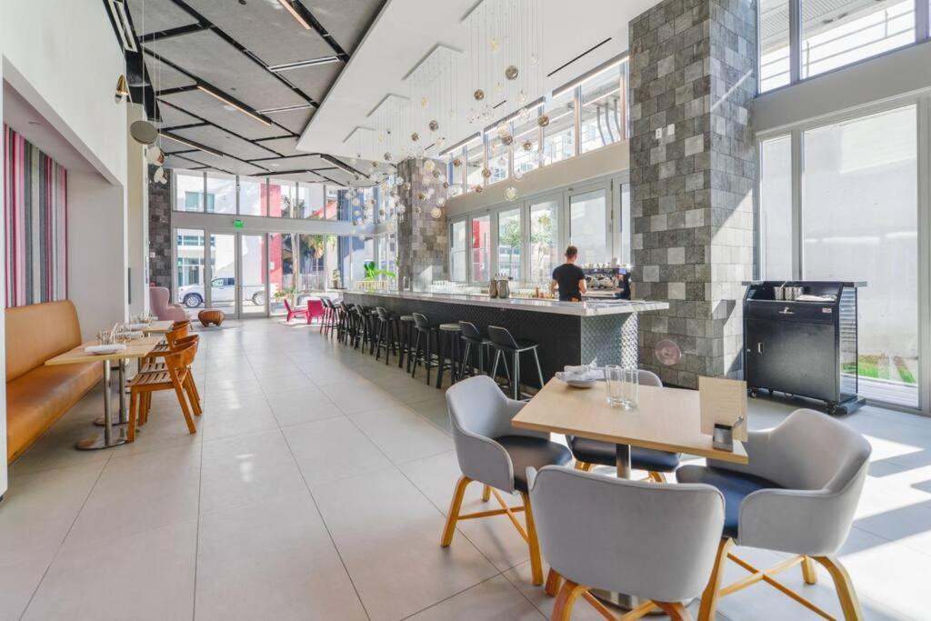 Wonderful 1 Bedroom With At Downtown