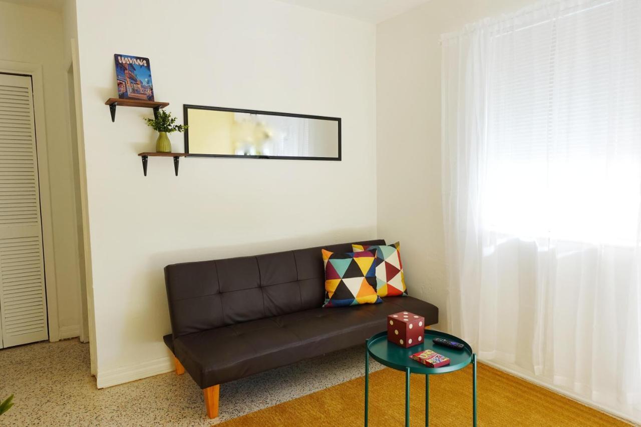 1 Bedroom With Parking *